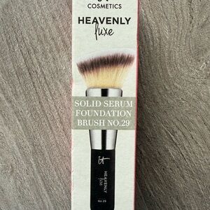 iT cosmetics Heavenly Luxe Foundation Brush No. 29 compact size new in box